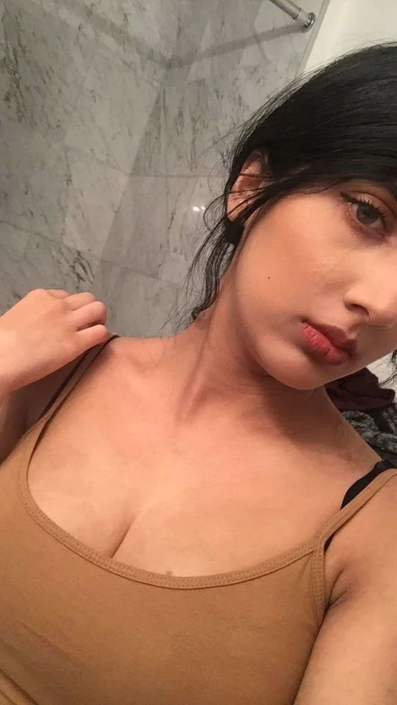 Simran kaur hot body sexy escorts girl sohanisharma